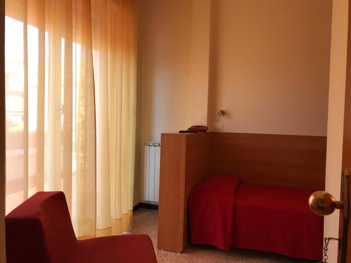 Hotel Robinia إمبيريا المظهر الخارجي الصورة