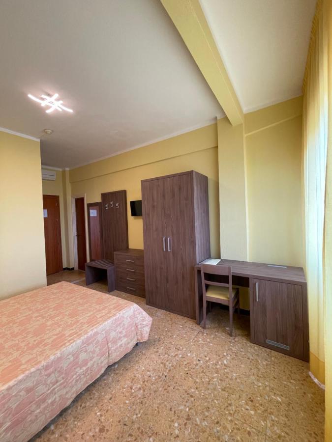 Hotel Robinia إمبيريا المظهر الخارجي الصورة