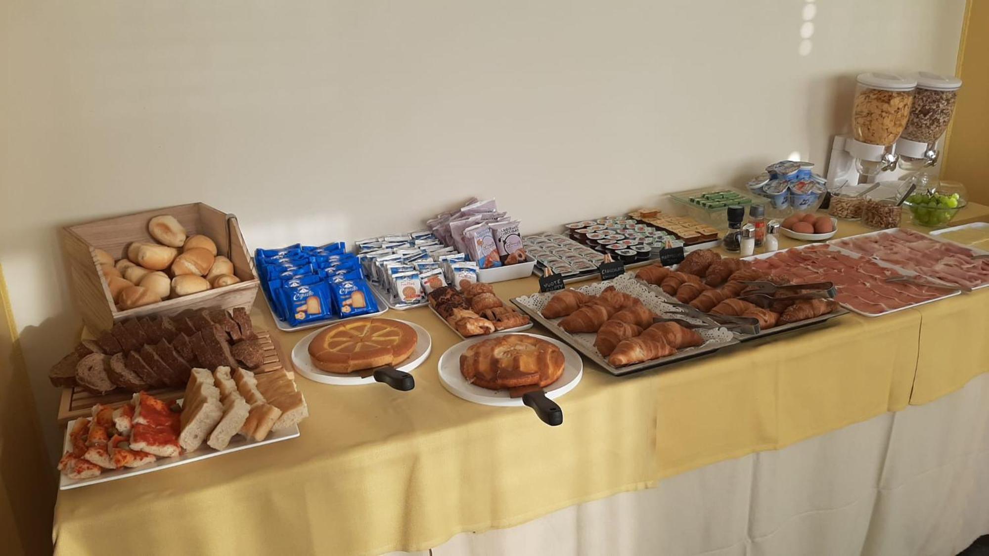 Hotel Robinia إمبيريا المظهر الخارجي الصورة