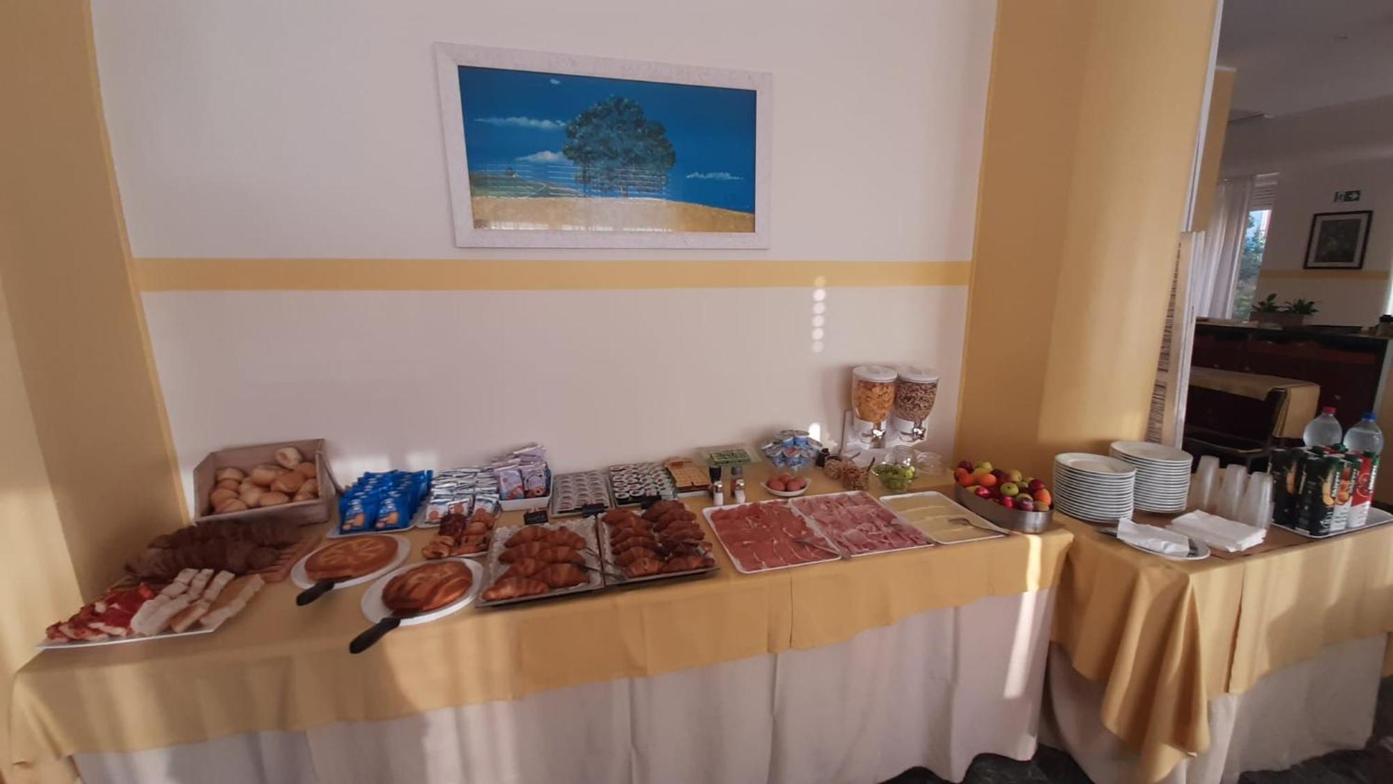 Hotel Robinia إمبيريا المظهر الخارجي الصورة