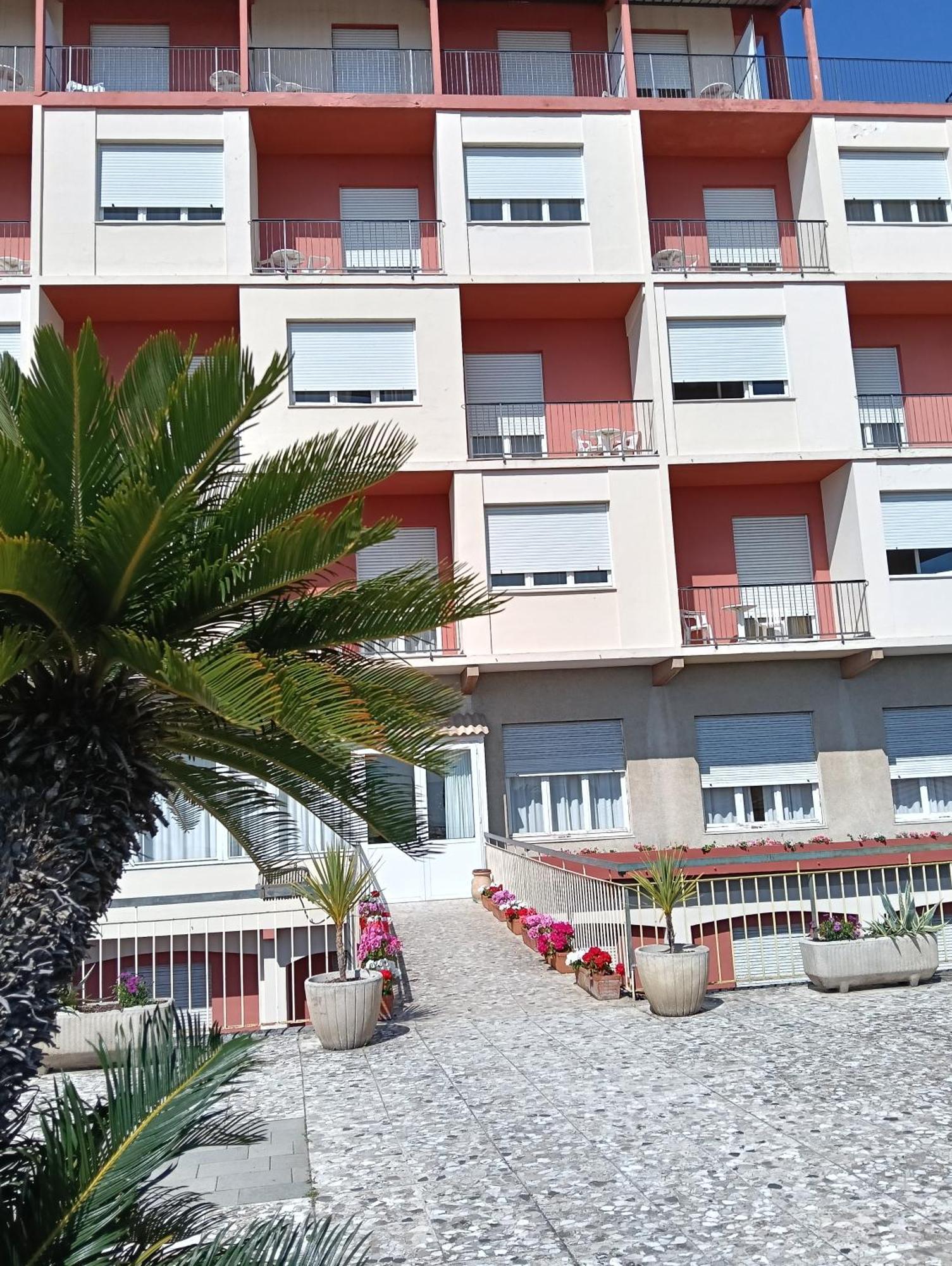 Hotel Robinia إمبيريا المظهر الخارجي الصورة