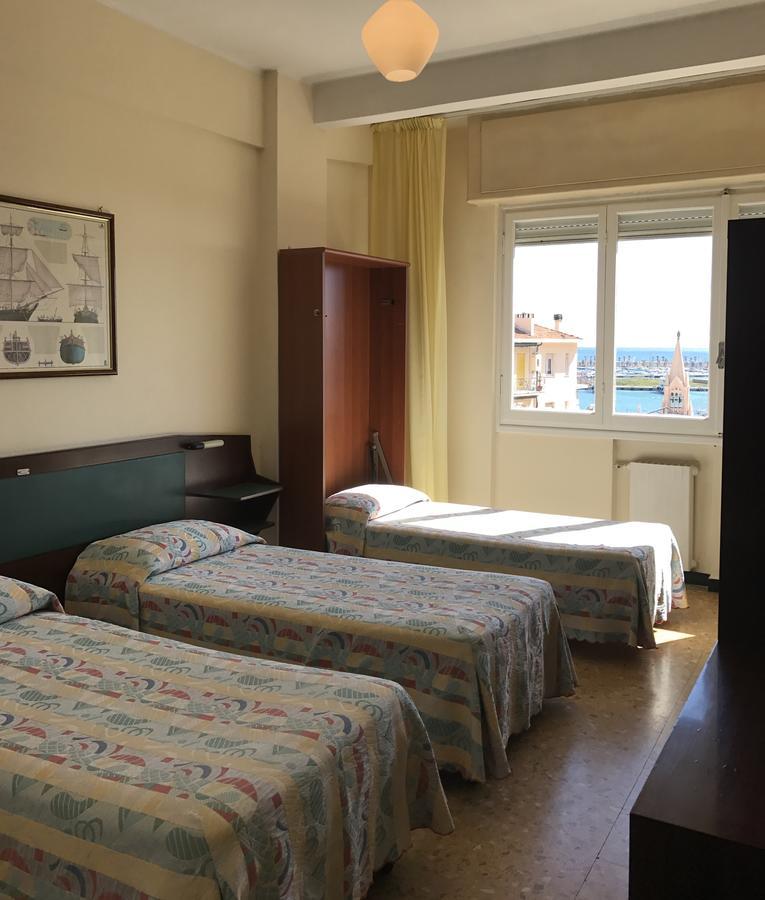 Hotel Robinia إمبيريا المظهر الخارجي الصورة